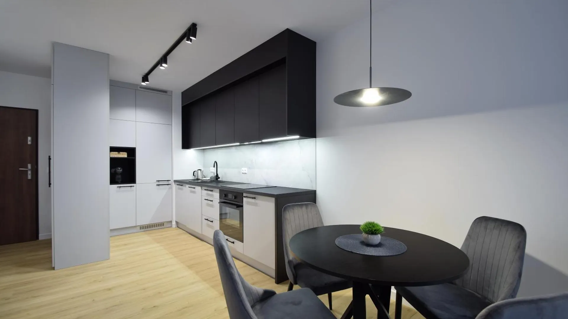 Apartament Szmaragd By Lookap Parking Gratis Poznan 0*,  Poland